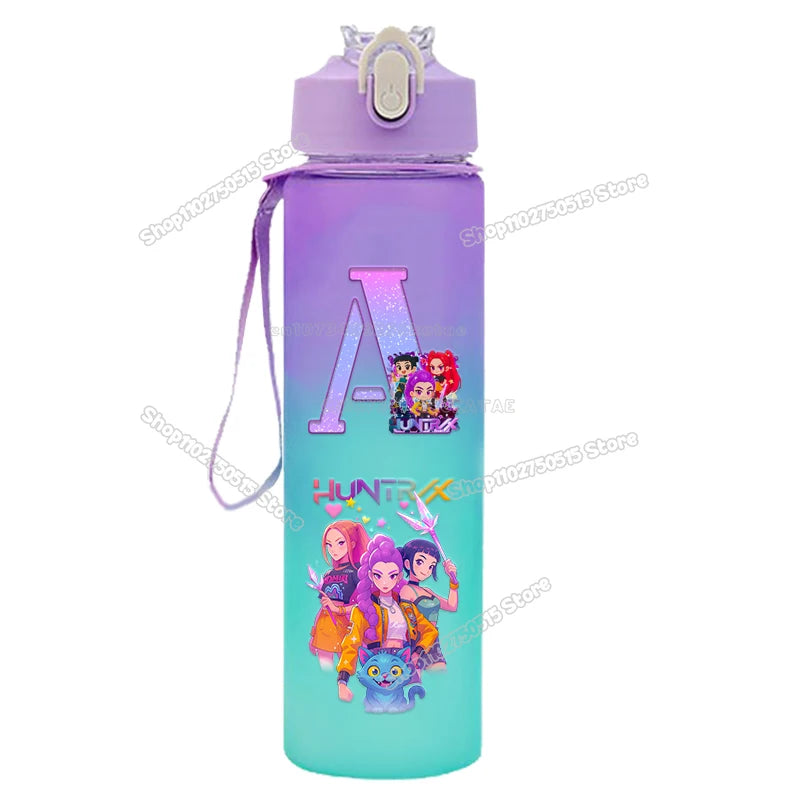 Botellas de agua con gradiente KPop Demon Hunters de 750 ml, vasos con pajita con letras de la A a la Z de Movie Girl, botella portátil de alta capacidad para exteriores