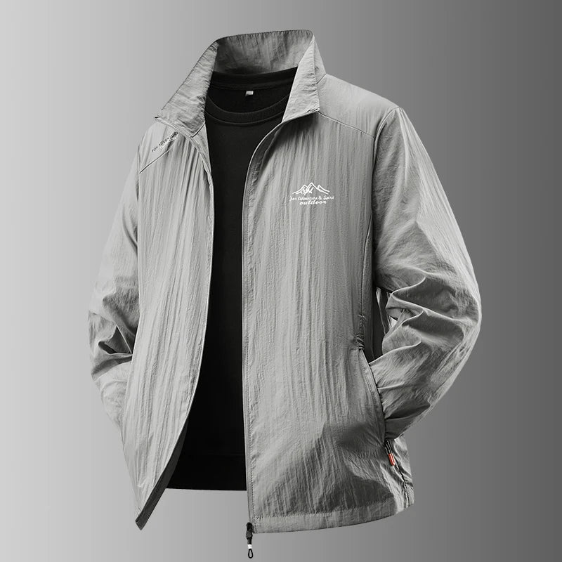 2025 Chaqueta de protección solar de verano para hombre, ultraligera, fina, agradable a la piel, transpirable, a prueba de rayos UV, abrigo protector solar de seda helada para pesca