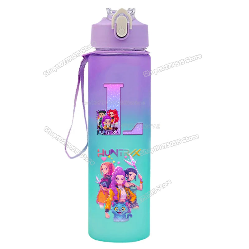 Botellas de agua con gradiente KPop Demon Hunters de 750 ml, vasos con pajita con letras de la A a la Z de Movie Girl, botella portátil de alta capacidad para exteriores