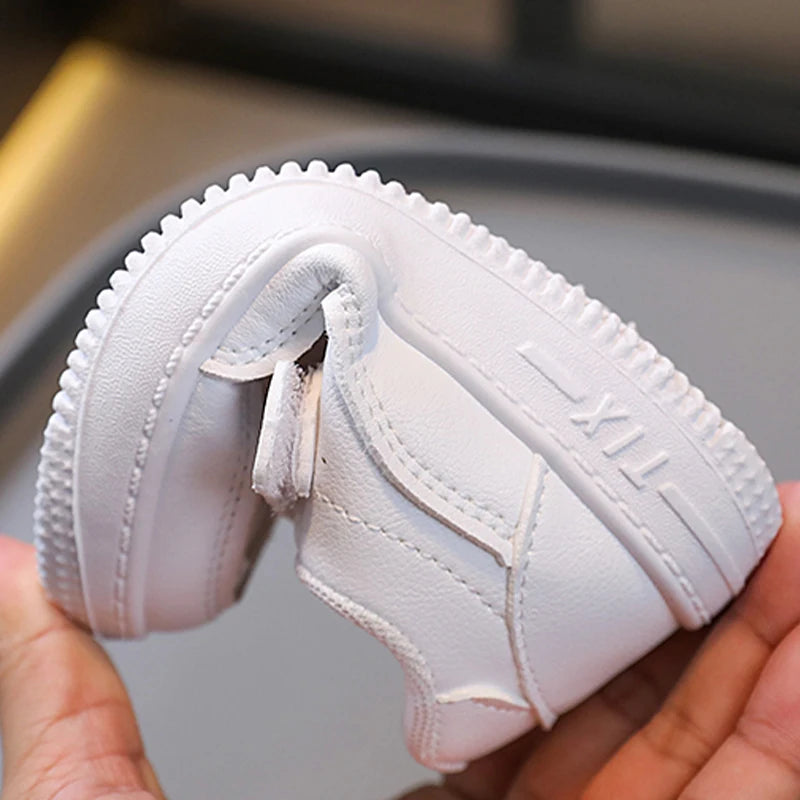 Zapatillas de Tenis para niños y niñas, zapatos deportivos informales de suela suave de cuero, color blanco, primavera y otoño, novedad