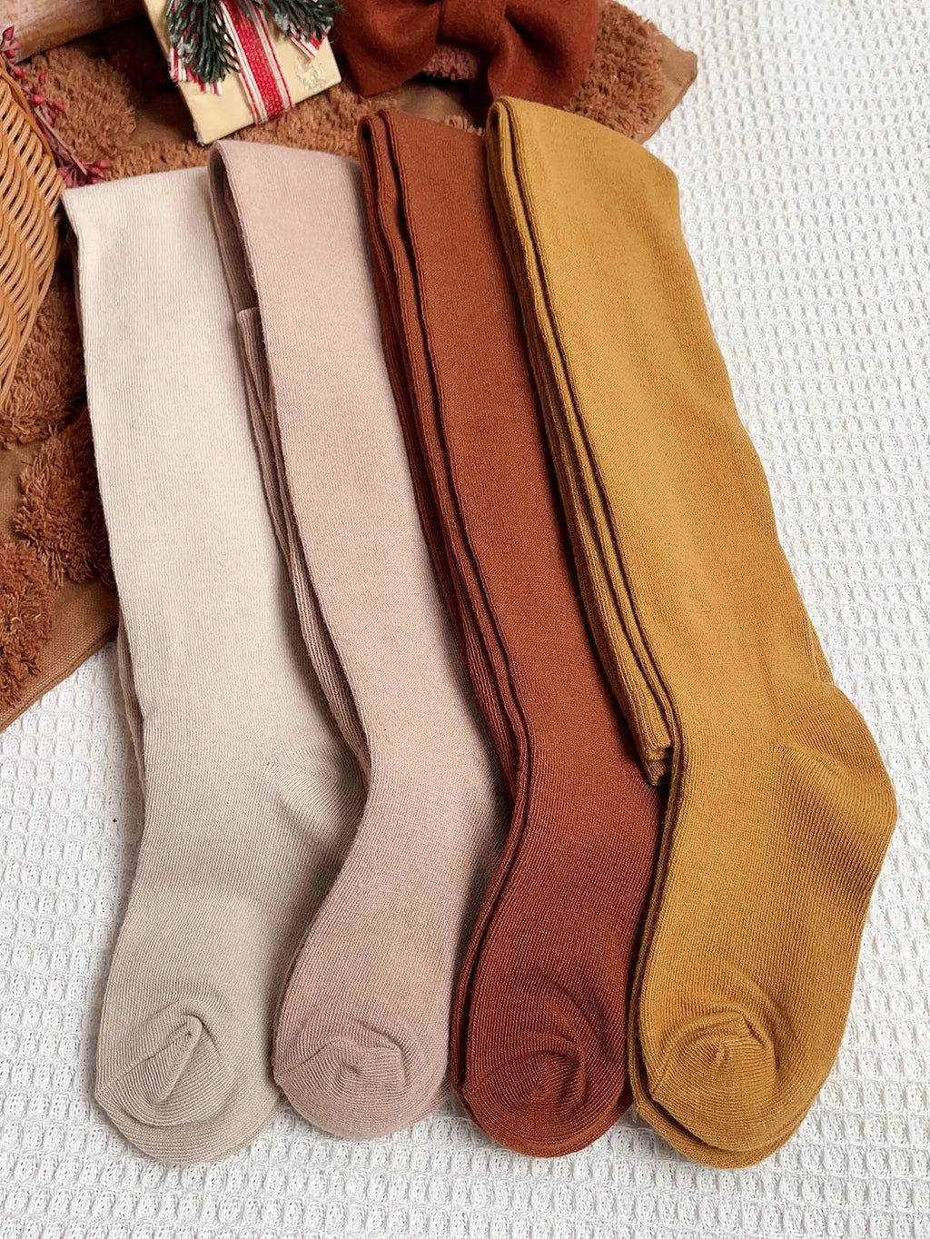 4 pares de medias sólidas con lazo para niñas pequeñas