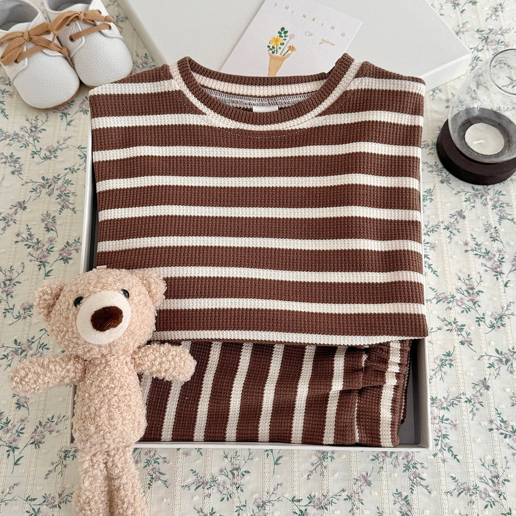 Conjunto de 2 Piezas de Traje Infantil Marrón, Nuevo Conjunto de Verano de Manga Corta + Pantalones Cortos a Rayas para Niño y Niña, Camiseta Infantil, Ropa de Bebé