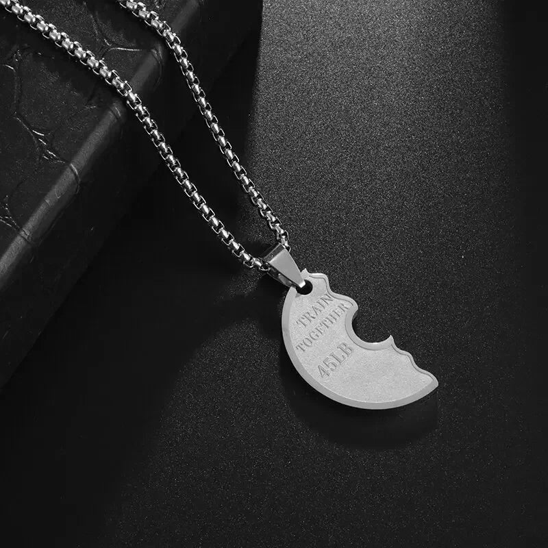 Colgante de mancuernas de levantamiento de pesas de acero inoxidable para hombre musculoso, collar de barra para culturismo, joyería deportiva para gimnasio para mujer