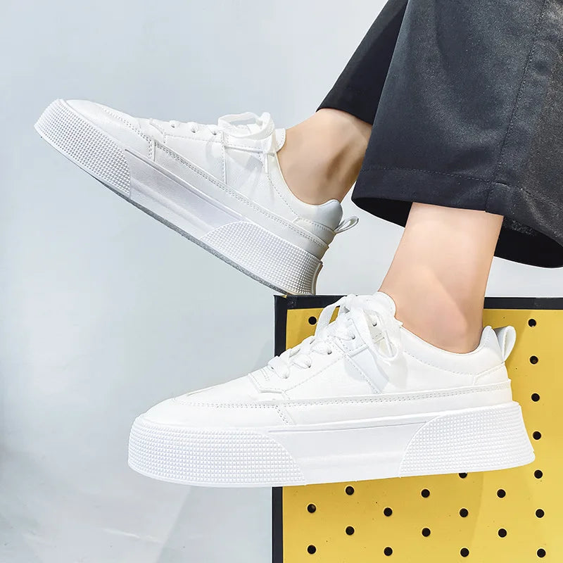 Zapatos blancos para hombre, zapatillas informales de cuero, zapatos de plataforma de tendencia, zapatos vulcanizados cómodos para hombre, Tenis masculinos blancos