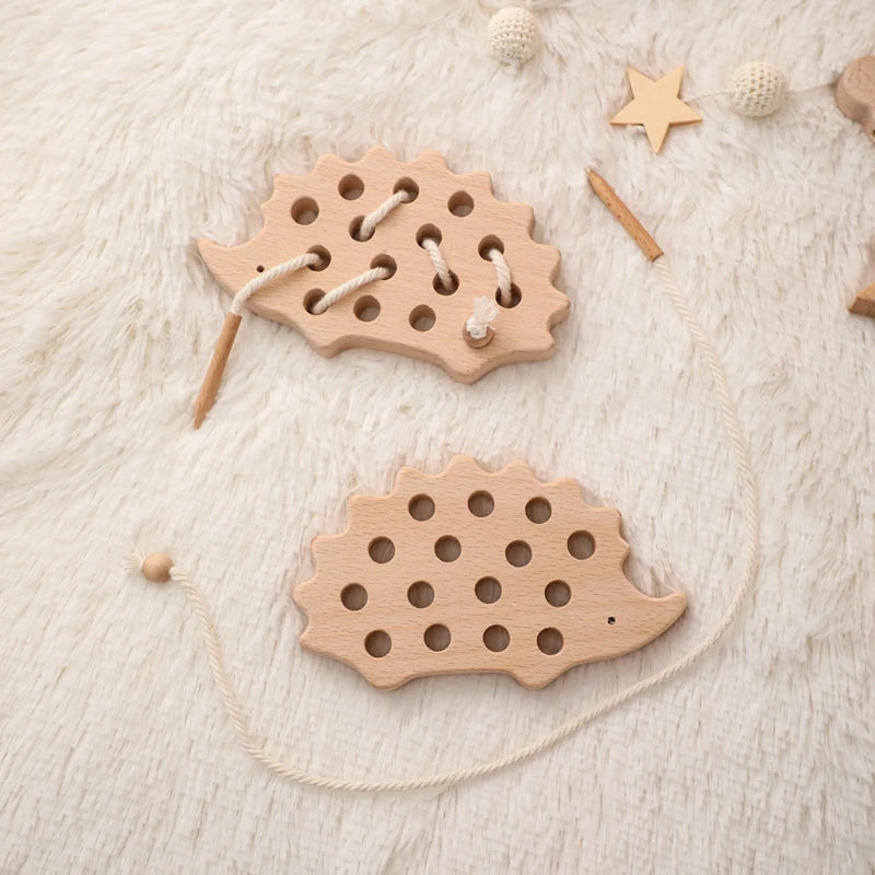 Juguetes de madera Montessori para bebé, tablero de enhebrado de erizo Animal, juguete educativo de madera de haya para niños, bloques de cuentas con botones, juguetes rompecabezas