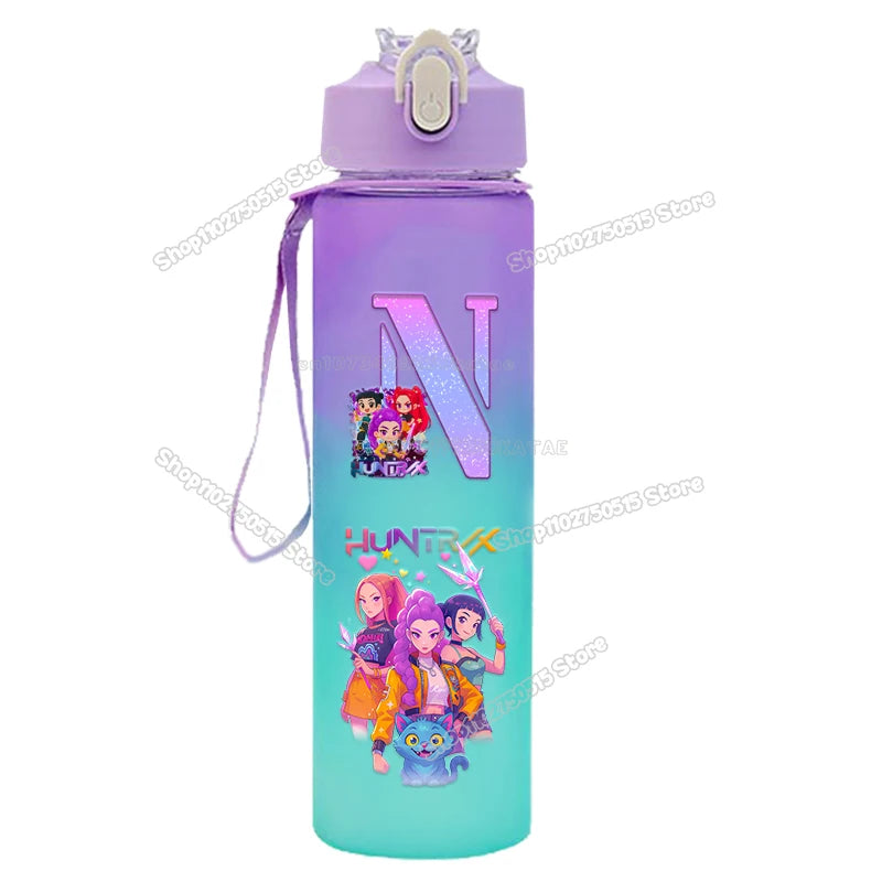 Botellas de agua con gradiente KPop Demon Hunters de 750 ml, vasos con pajita con letras de la A a la Z de Movie Girl, botella portátil de alta capacidad para exteriores