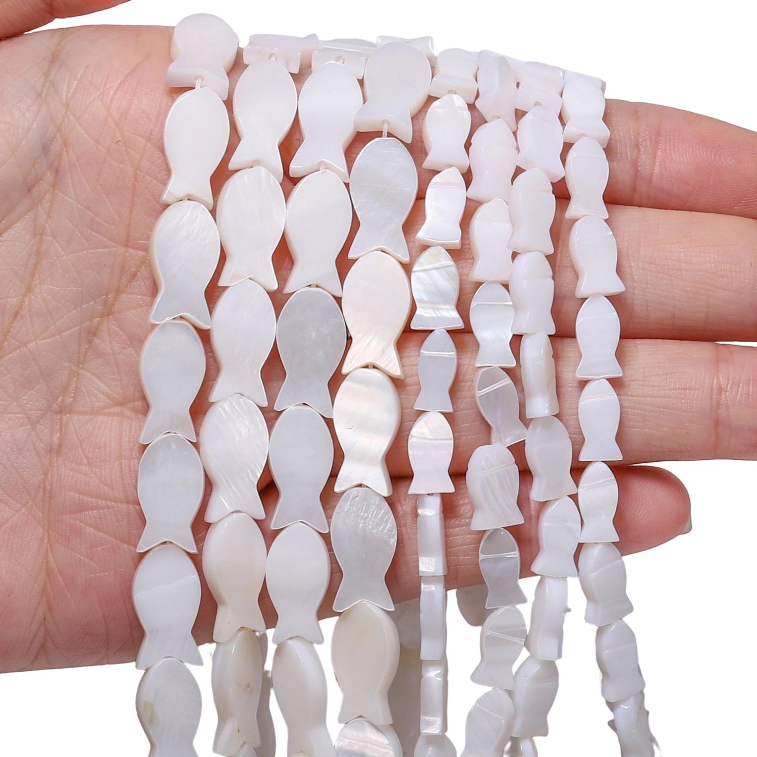Conchas naturales de agua dulce con forma de pez, concha de nácar teñida multicolor, cuentas espaciadoras sueltas para fabricación de joyería, pulsera DIY