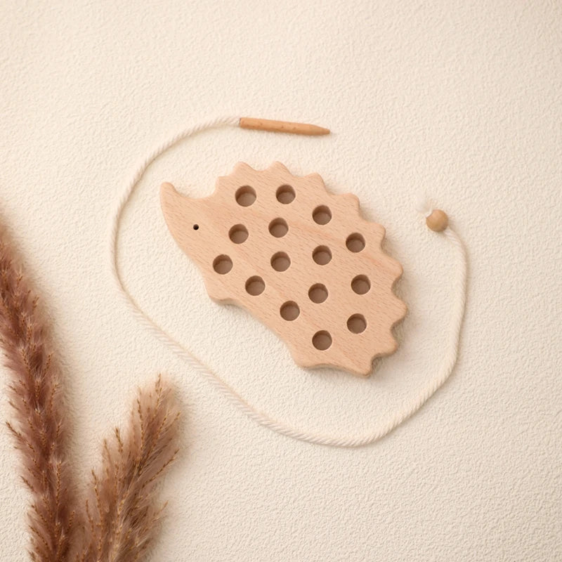Juguetes de madera Montessori para bebé, tablero de enhebrado de erizo Animal, juguete educativo de madera de haya para niños, bloques de cuentas con botones, juguetes rompecabezas