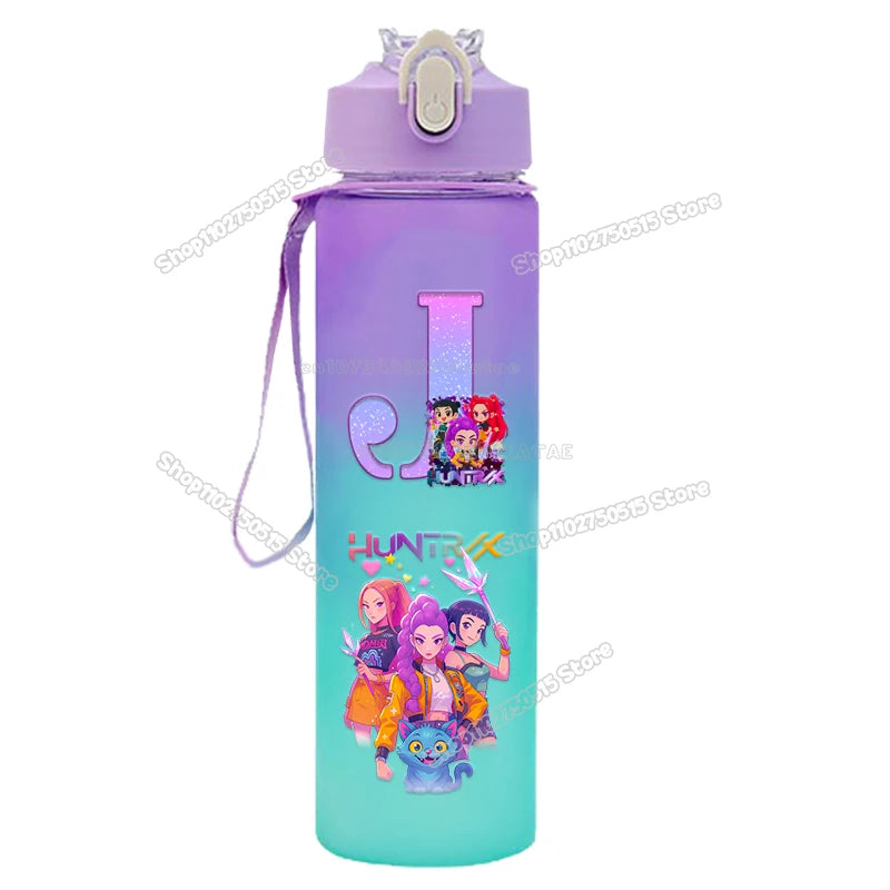 Botellas de agua con gradiente KPop Demon Hunters de 750 ml, vasos con pajita con letras de la A a la Z de Movie Girl, botella portátil de alta capacidad para exteriores