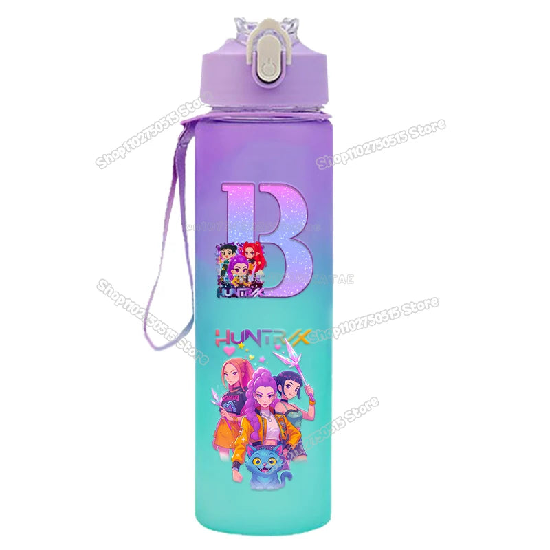 Botellas de agua con gradiente KPop Demon Hunters de 750 ml, vasos con pajita con letras de la A a la Z de Movie Girl, botella portátil de alta capacidad para exteriores