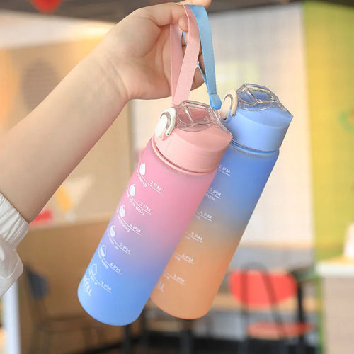 Botellas de agua con gradiente KPop Demon Hunters de 750 ml, vasos con pajita con letras de la A a la Z de Movie Girl, botella portátil de alta capacidad para exteriores