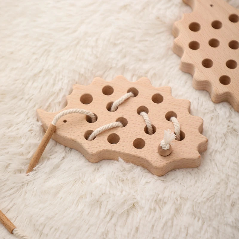 Juguetes de madera Montessori para bebé, tablero de enhebrado de erizo Animal, juguete educativo de madera de haya para niños, bloques de cuentas con botones, juguetes rompecabezas