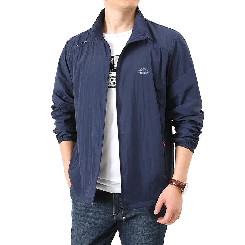 2025 Chaqueta de protección solar de verano para hombre, ultraligera, fina, agradable a la piel, transpirable, a prueba de rayos UV, abrigo protector solar de seda helada para pesca