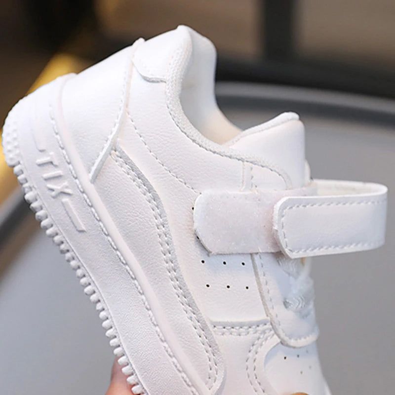 Zapatillas de Tenis para niños y niñas, zapatos deportivos informales de suela suave de cuero, color blanco, primavera y otoño, novedad