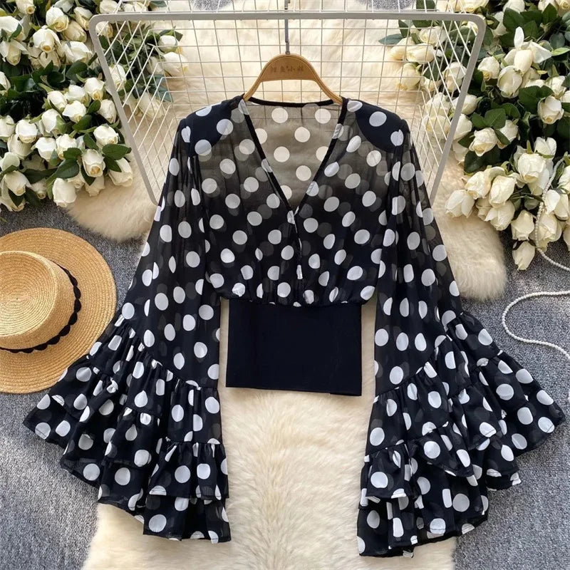 Camiseta de Verano para Mujer, Diseño Elegante, Chifón con Estampado de Lunares, Sexy, Cuello en V, Manga Larga con Volantes, Cintura Corta, Delgada, Protección Solar