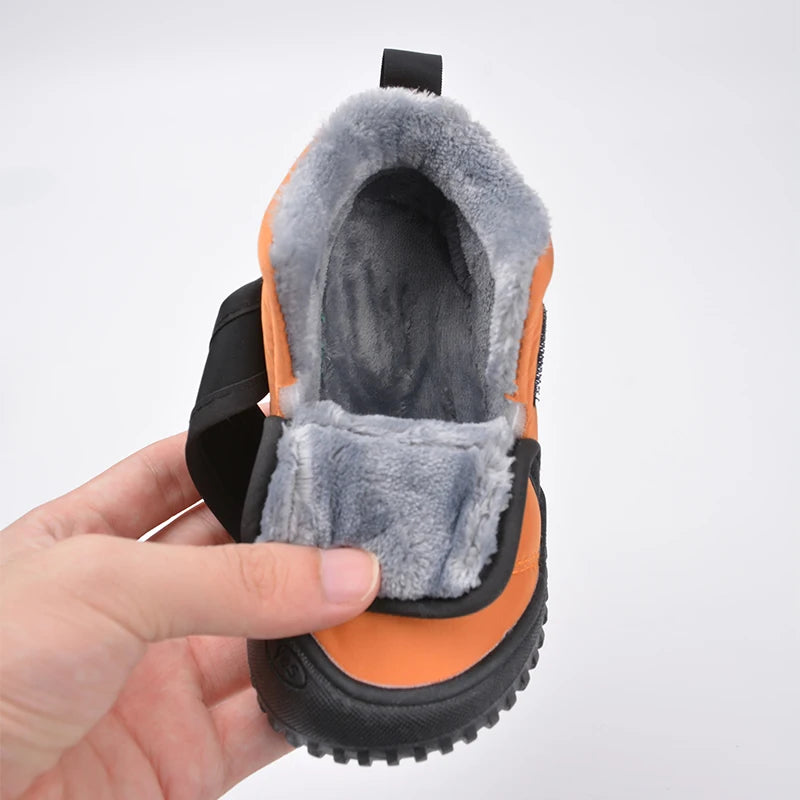 Botas cortas de nieve de invierno de felpa suave impermeables antideslizantes al aire libre duraderas de alta calidad para niños E8218