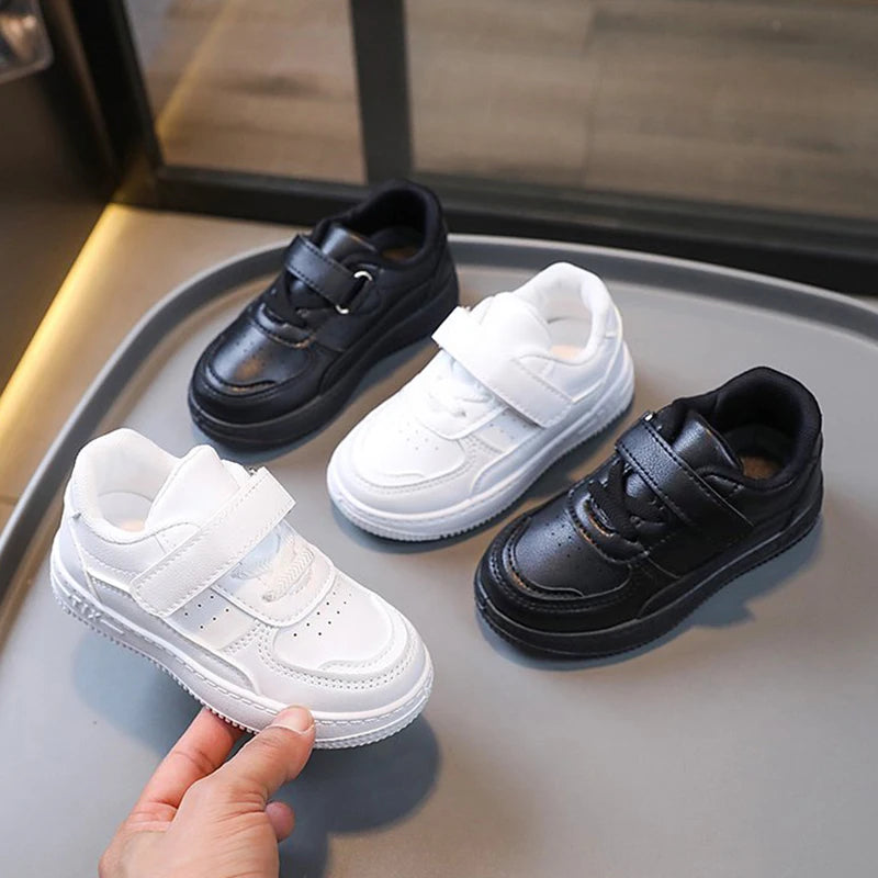 Zapatillas de Tenis para niños y niñas, zapatos deportivos informales de suela suave de cuero, color blanco, primavera y otoño, novedad