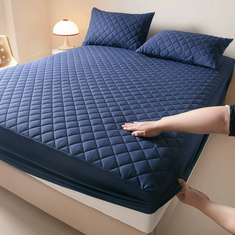 Protector de Colchón Acolchado Grueso Impermeable, Cubre Colchón Ajustable Queen/King, Protector de Cama (Sin Funda de Almohada)