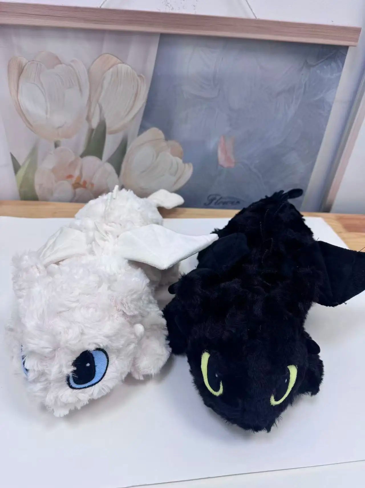 La última figura de peluche sin dientes en blanco y negro de Kawaii, un personaje de anime de dibujos animados, perfecto para regalos de cumpleaños para niños