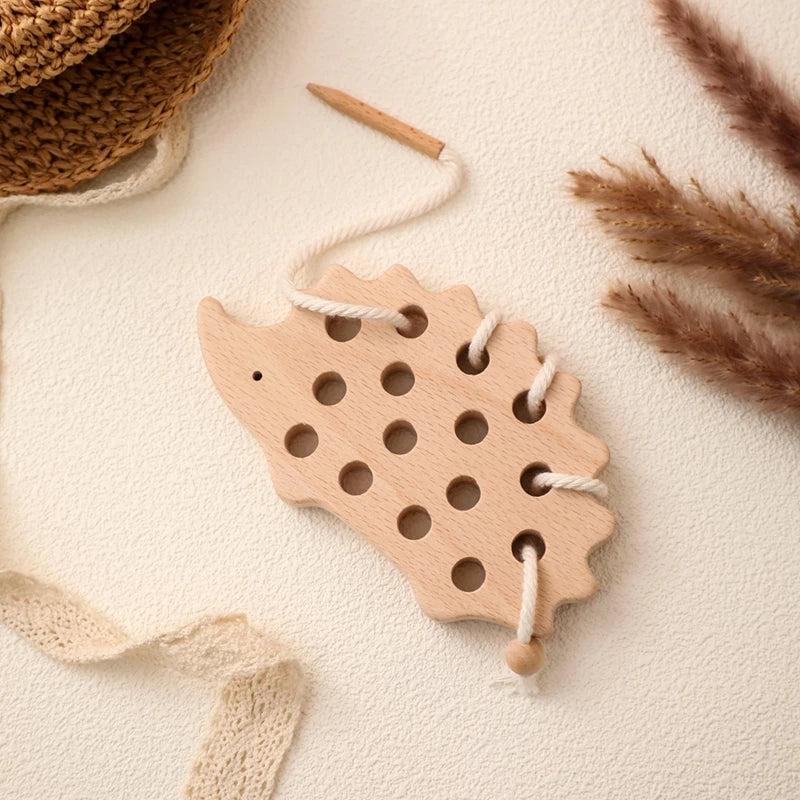 Juguetes de madera Montessori para bebé, tablero de enhebrado de erizo Animal, juguete educativo de madera de haya para niños, bloques de cuentas con botones, juguetes rompecabezas